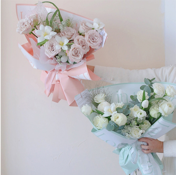 Bó hoa giấy gói dày có dòng chữ nghệ thuật