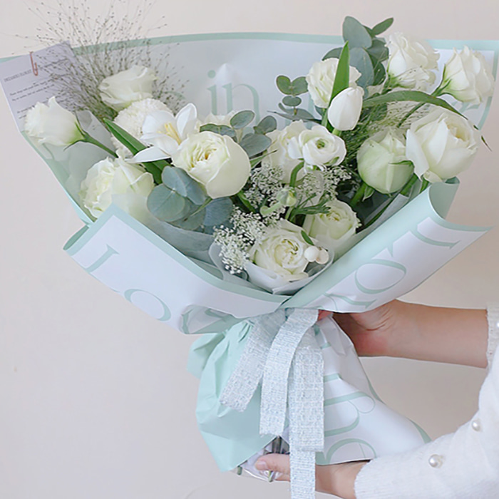 Bó hoa giấy gói dày có dòng chữ nghệ thuật