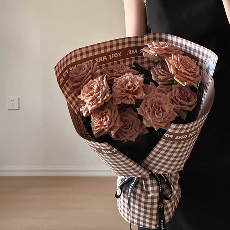Giấy gói hoa lông vũ họa tiết kẻ sọc