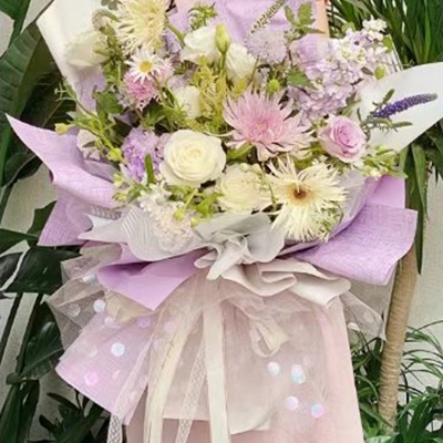 Giấy gói bó hoa có kết cấu đơn giản